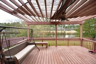 Building Photo - 517 Whisper Walk