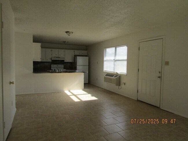 Building Photo - Very nice two-bedroom townhome, located in...