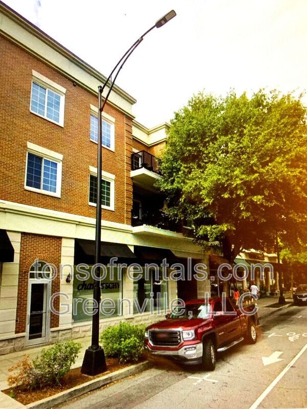 Photo - 10 E Washington St Apartment