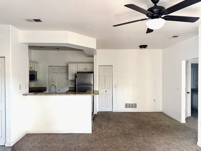 Foto del edificio - Move-In Specials Through 11/15 – 2 Bedroom...