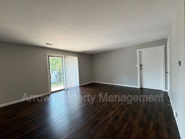 Building Photo - 440 Moffitt St