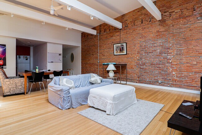 Foto del edificio - 201 S West St