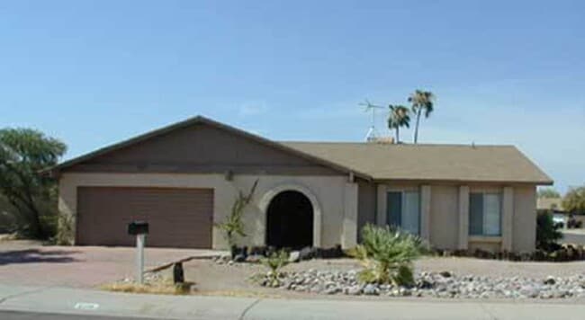 Building Photo - BRAND NEW REMODEL 3 BED, 2 BATH LOCATED HA...