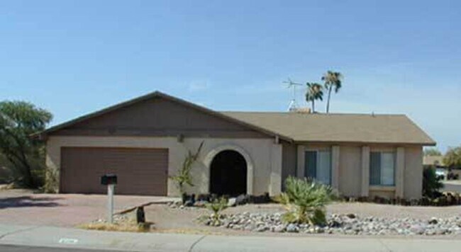 Foto del edificio - BRAND NEW REMODEL 3 BED, 2 BATH LOCATED HA...