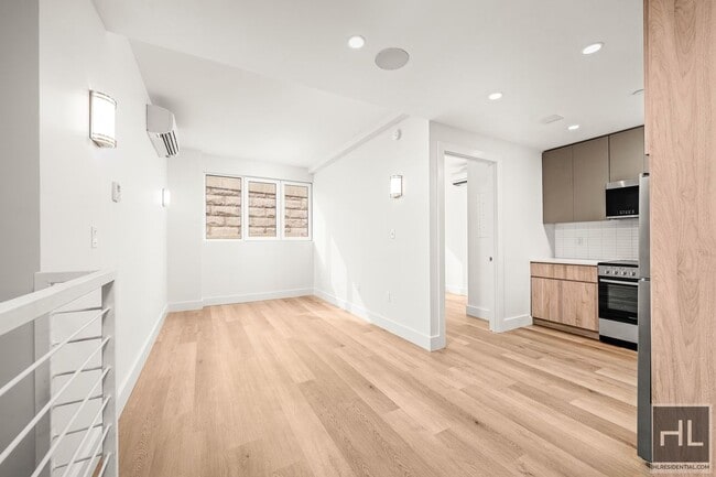 Building Photo - BRUCKNER BOULEVARD