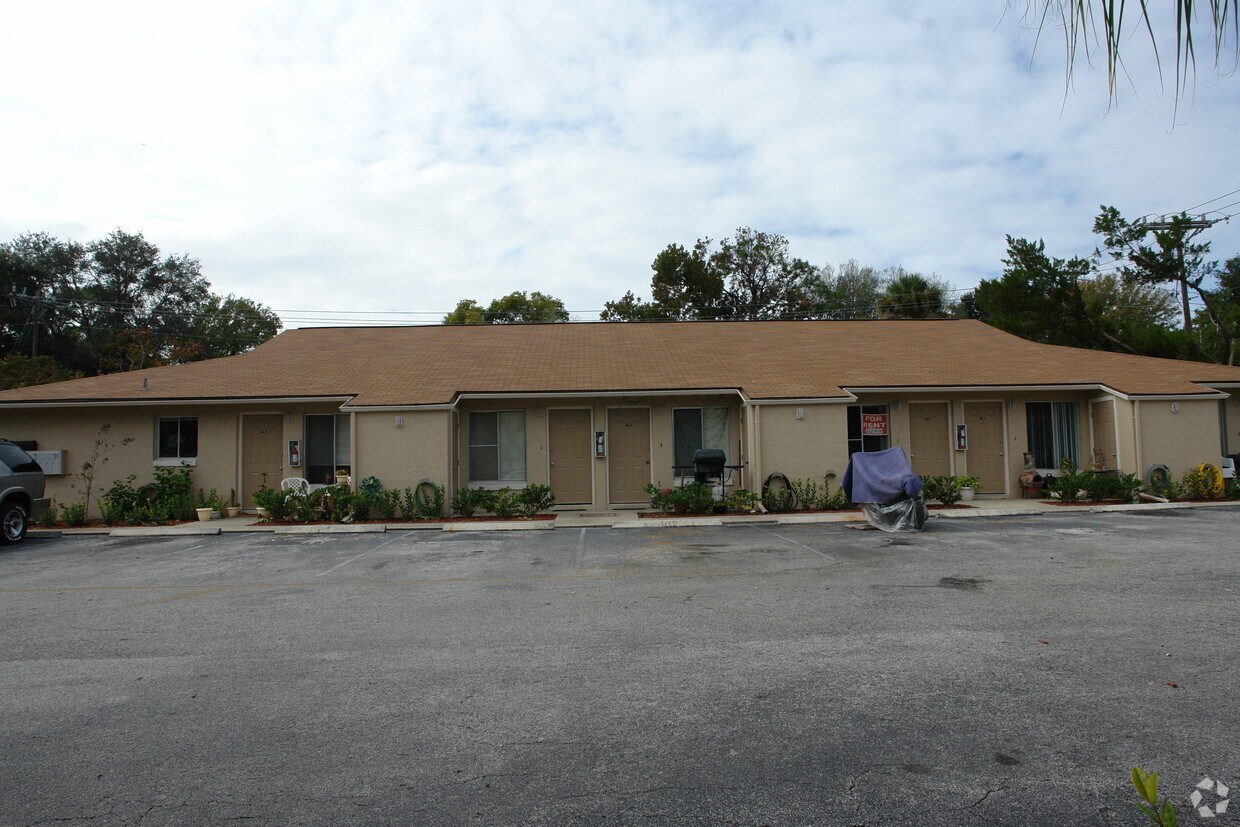 Building Photo - 700-740 Northern Rd