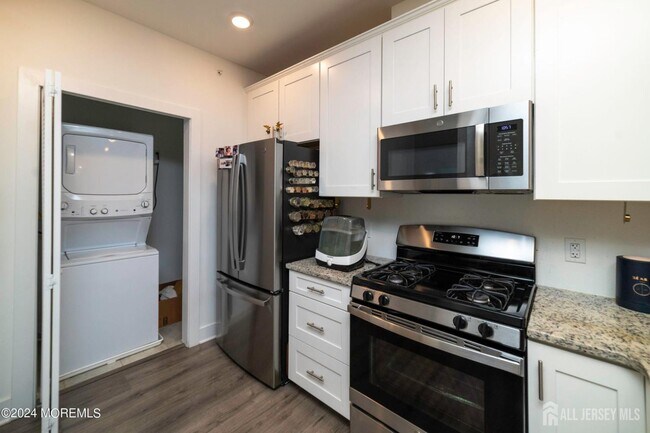 Building Photo - 936 Vanderbergh Blvd
