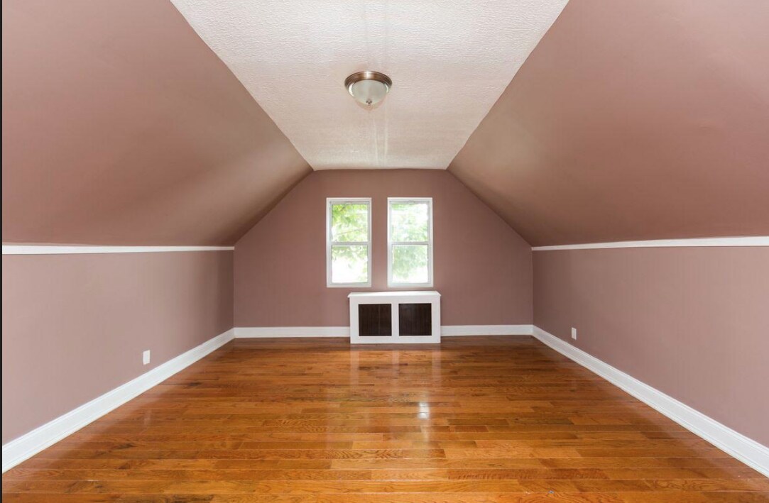 Building Photo - 659 E 52nd St