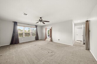 Building Photo - 3002 Hampton Dr