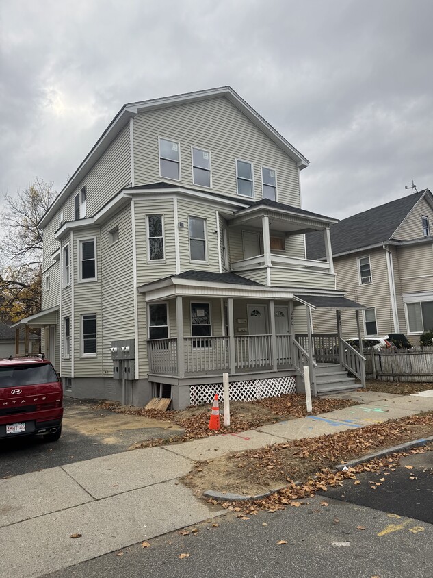 Primary Photo - 240 College St