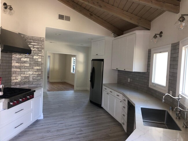 Main kitchen - 3908 Carpenter Ave