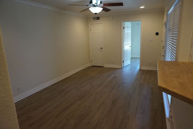 Building Photo - 2423 Minuteman Way