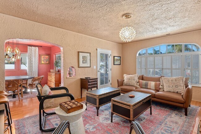 Building Photo - Spanish designed home with many amenities