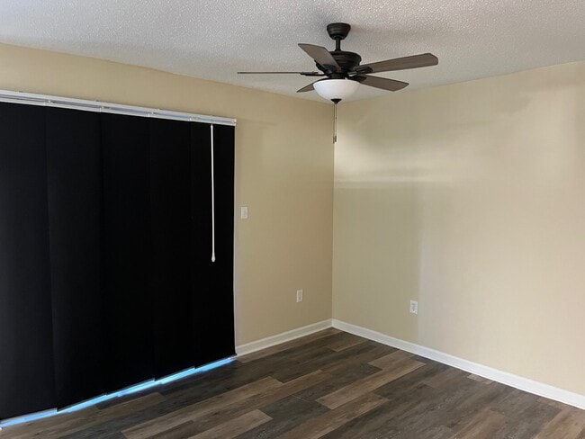 Building Photo - 929 Greystone Dr