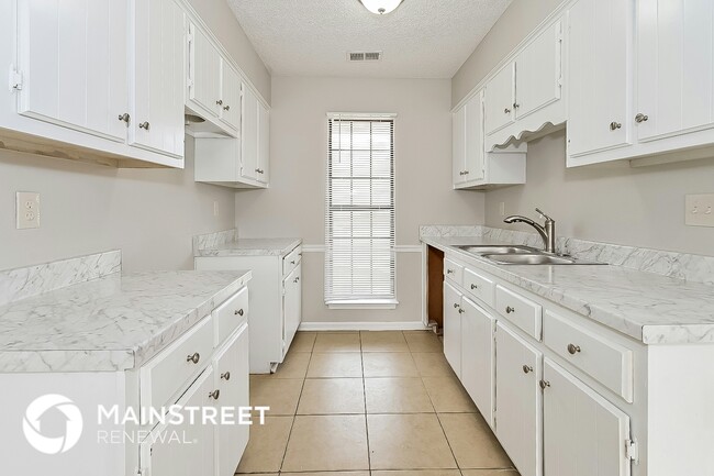 Building Photo - 6045 Valleydale Dr