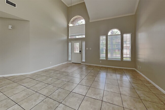 Foto del edificio - 7918 Hidden Oaks Ln
