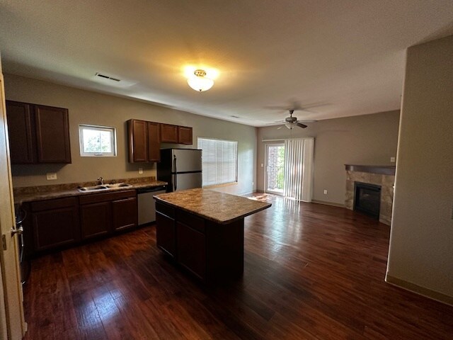 Foto principal - 463 E Burlington St