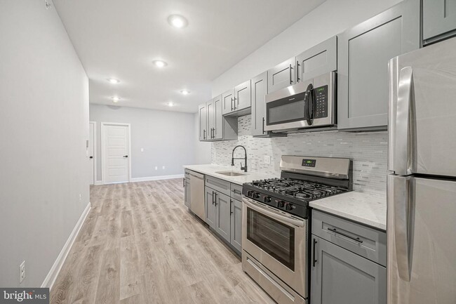 Building Photo - 1156 S 52nd St