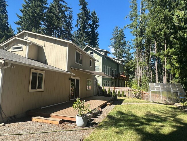 Building Photo - Your Private Lake Retreat Awaits in Clearwood