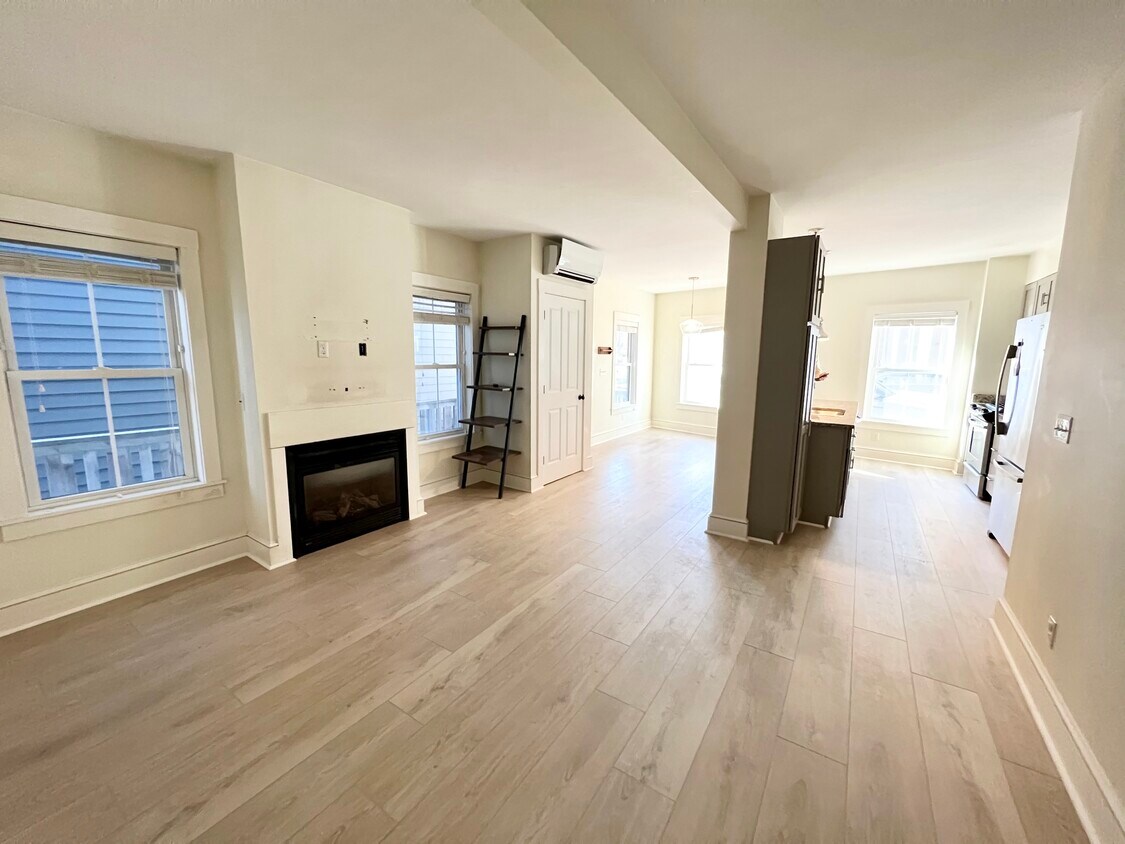 Primary Photo - 146 Newbury St