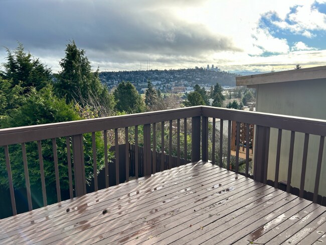 Building Photo - 3020 26th Ave W