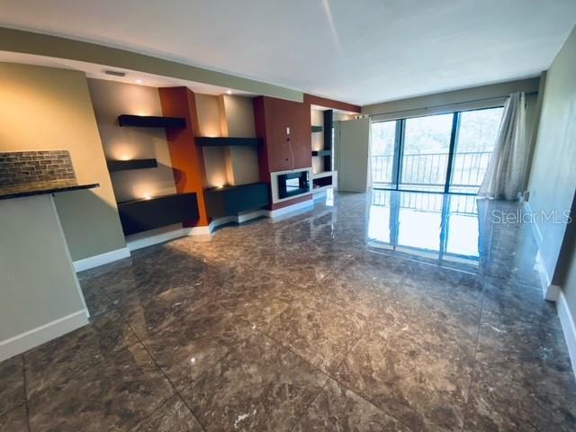Building Photo - 2700 Cove Cay Dr