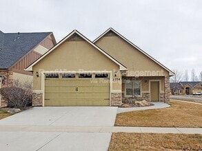Building Photo - 2754 Vallin Ave N