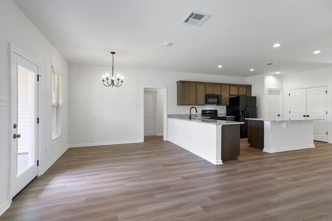 Foto del edificio - 13615 Ball Park Rd