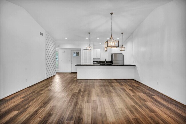 Building Photo - 100 Bay Point Dr