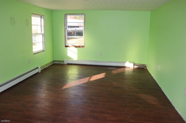 Building Photo - 3 br, 1 bath House - 1358 W Side Rd