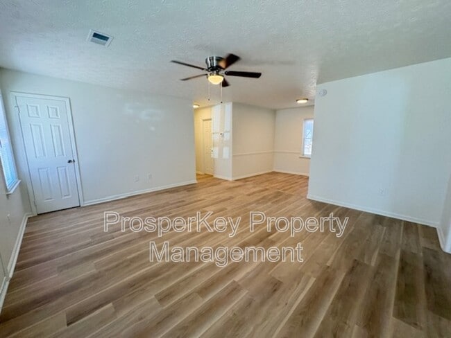 Foto del edificio - 2408 Midway Dr