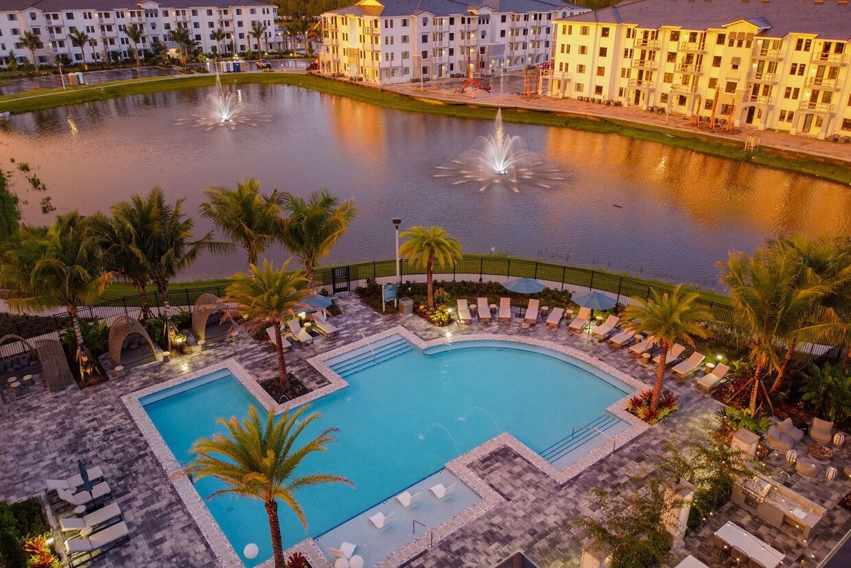 Edge75 Apartments in Naples, FL