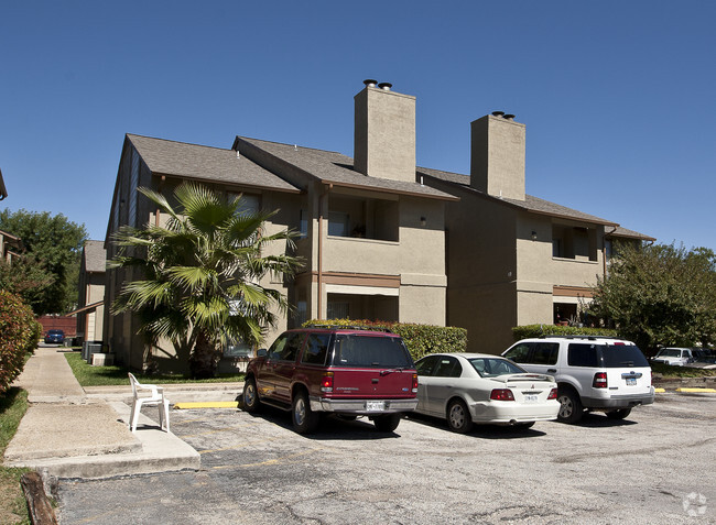 Building Photo - Austin Woods Apartments