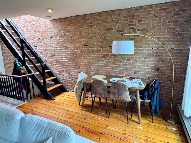 Building Photo - 192 W Brookline St