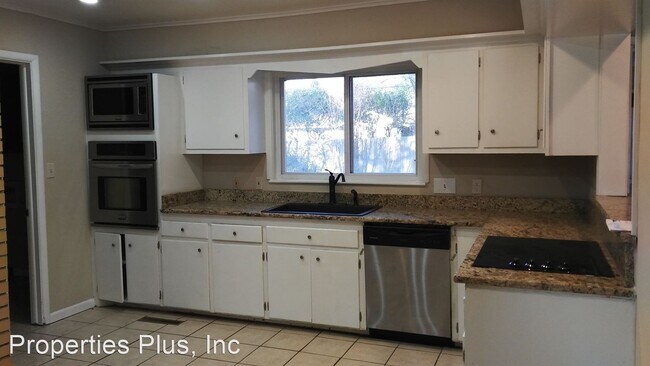Building Photo - 3 br, 2.5 bath House - 4131 E. 47th Pl