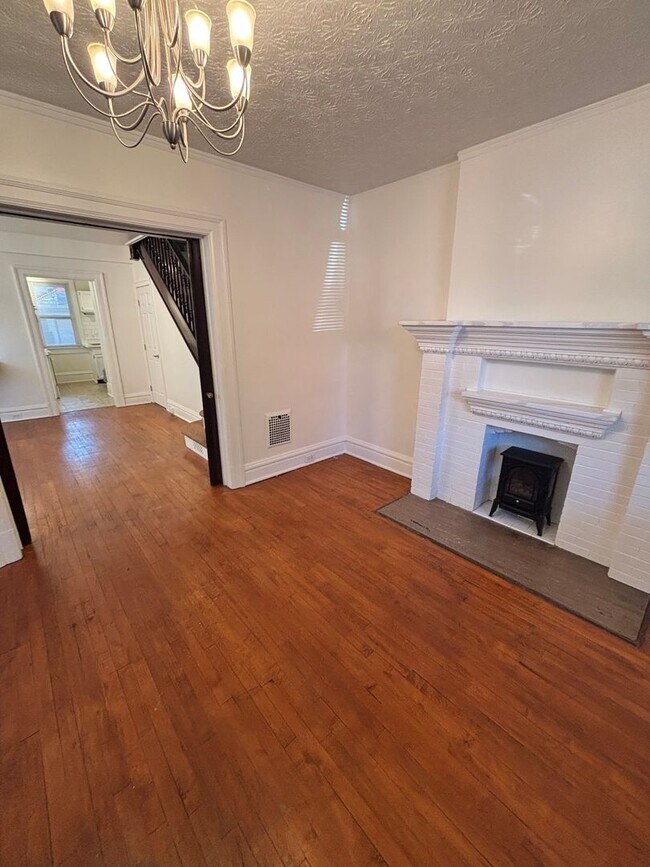 187 W Sycamore St Unit 189 E. Sycamore, Columbus, OH 43215 Room for