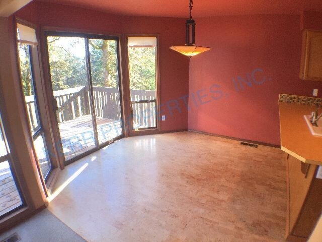 Foto del edificio - 7630 Ridgewood Dr