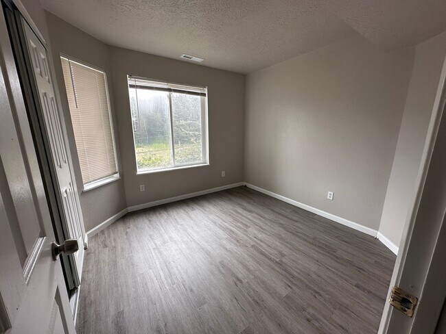 Foto del edificio - *COMING SOON* 3 Bedroom 3 Bath House