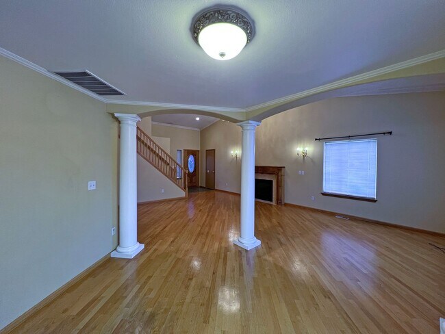 Foto del edificio - NE Tacoma - Large 3 bedroom 2.5 bathroom w...