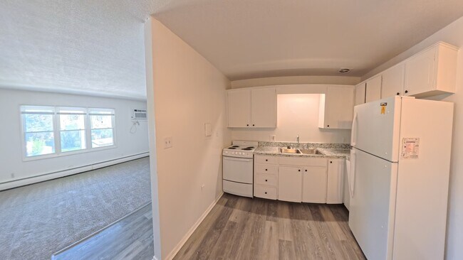 Building Photo - 401 SW Elm St