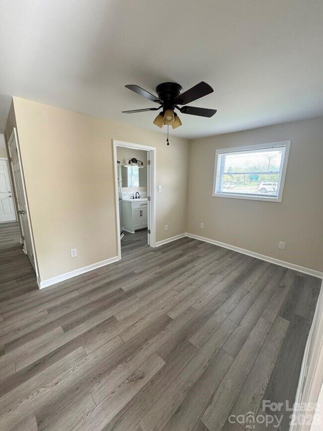 Foto del edificio - 1625 Armstrong Frd Rd