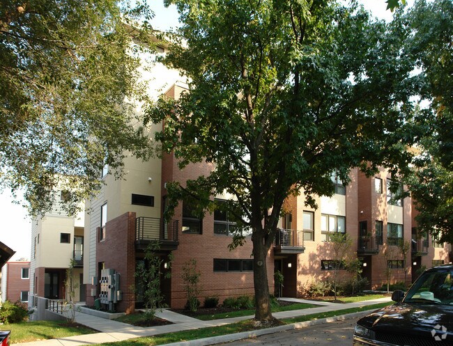 Building Photo - 4537-4563 Washington St