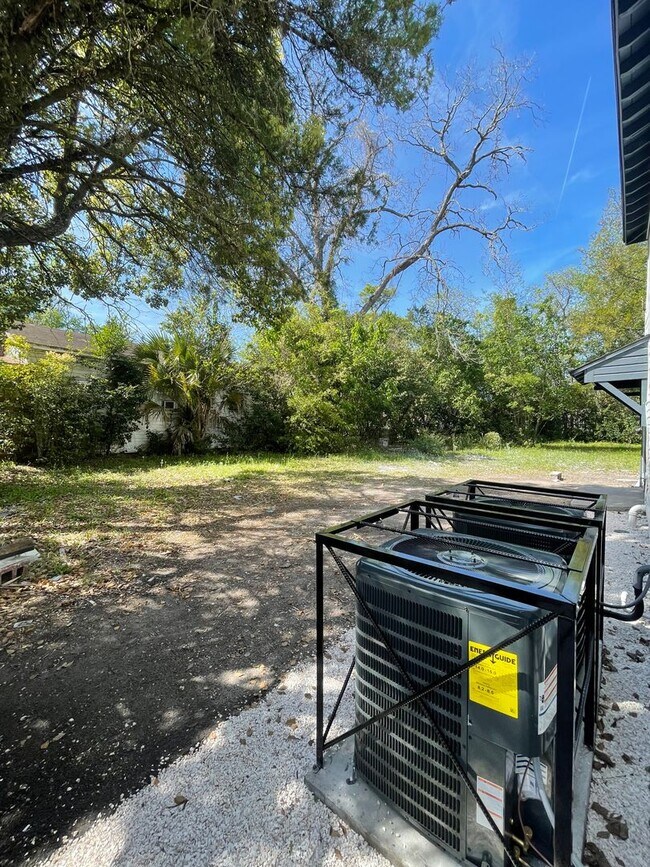 Foto del edificio - Charming Upstairs 2/1 - Available Now!