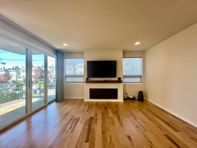 Foto del edificio - Luxury Modern Rental in Kirkland – Walk to...