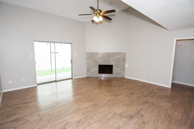 Foto del edificio - 13403 Carvel Ln