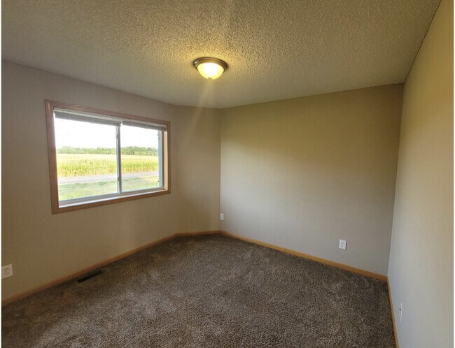 Foto del edificio - 9208 Golden Pond Lane