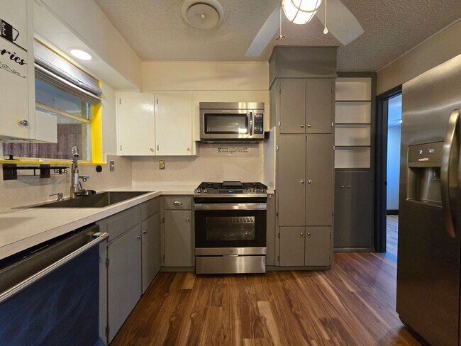 Foto del edificio - COMING SOON!