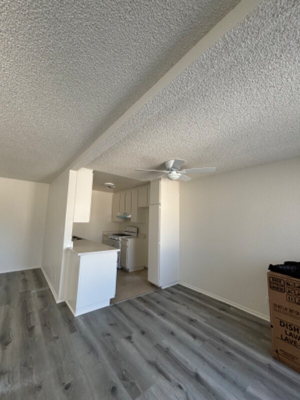 Foto del edificio - 6925 Haskell Ave