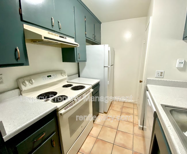 Building Photo - 9094 Piñata Way