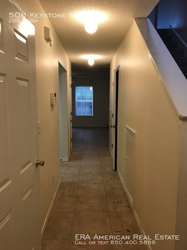 Building Photo - Townhome Close to Hurlburt Field